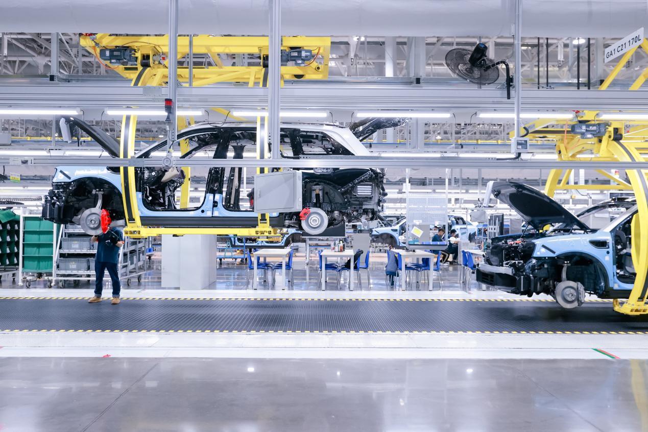 2025上海車展預(yù)熱 問界以“新豪華”引領(lǐng)出行未來，技術(shù)服務(wù)重塑價值標桿